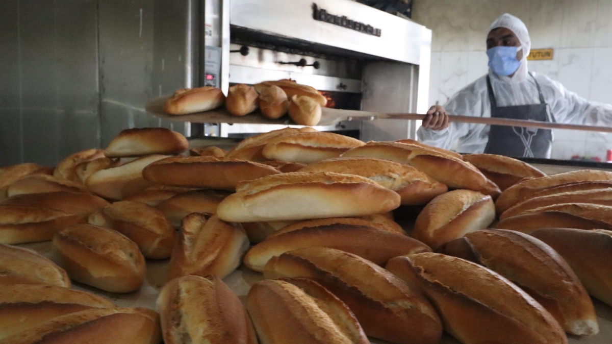 Emirdağ Belediyesi Halk Ekmek satış noktalarına vatandaşlardan büyük ilgi var